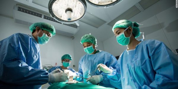 I PAID FOR A SENIO DOCTOR, BUT A JUNIO PERFORMED MY SURGERY – IS THAT LEGAL